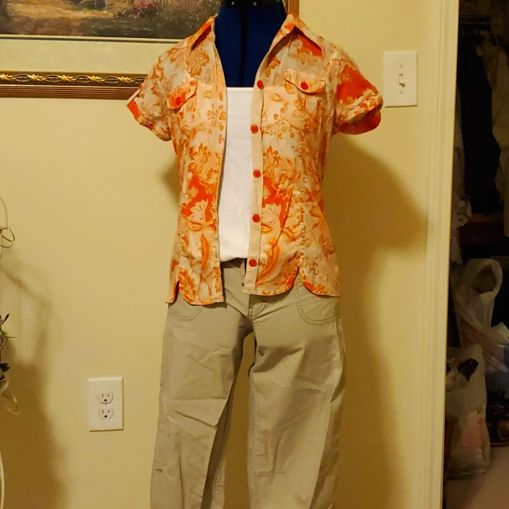 Gorgeous orange button up top, pictures do not do it justice. - Picture 6 of 6